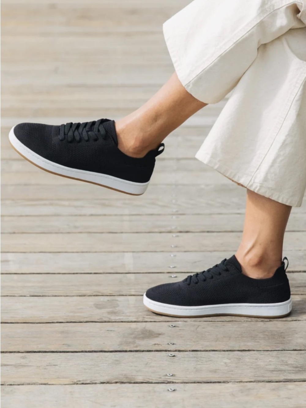 NWOT SUAVS The 247 sneaker black breathable knit upper size US 7 minimalist shoe
